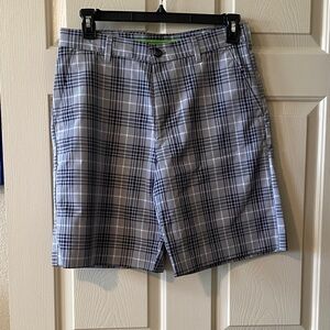 Izod Golf Men's Gray Plaid Flat Front Dry Fit Shorts